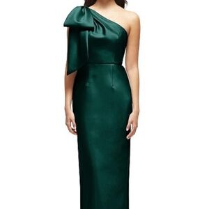 Alfred Sung Formal Gown (D861)